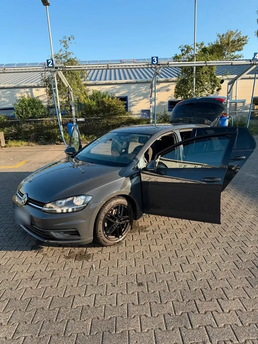 Gebraucht VW Golf VII 109 PS (80 kW) 2019 Grau Kleinwagen