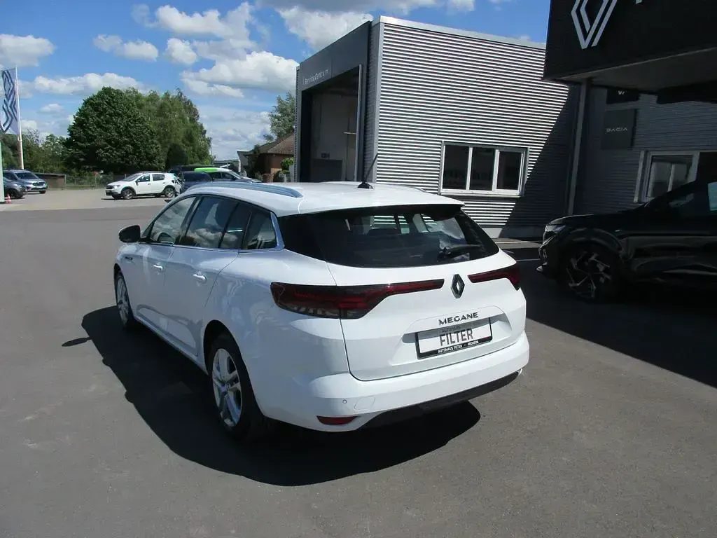Gebraucht Renault Mégane II Zen 116 PS (85 kW) 2022 Weiß Limousine
