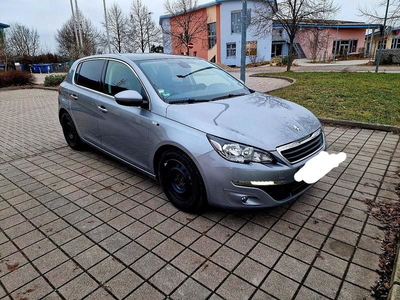Gebraucht Peugeot 308 120 PS (88 kW) 2015 Grau Limousine