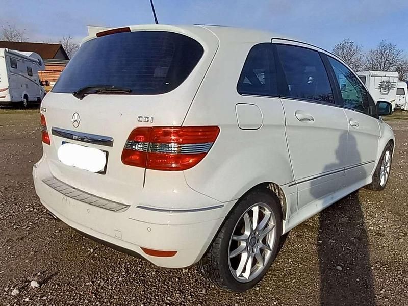 Gebraucht Mercedes B200 140 PS (102 kW) 2011 Weiß Van / Kleinbus