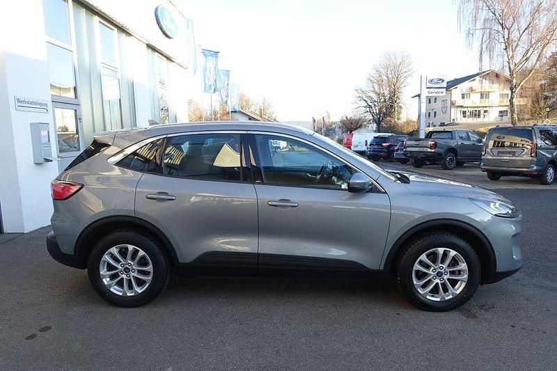 Gebraucht Ford Kuga Titanium 152 PS (111 kW) 2022 Silber SUV