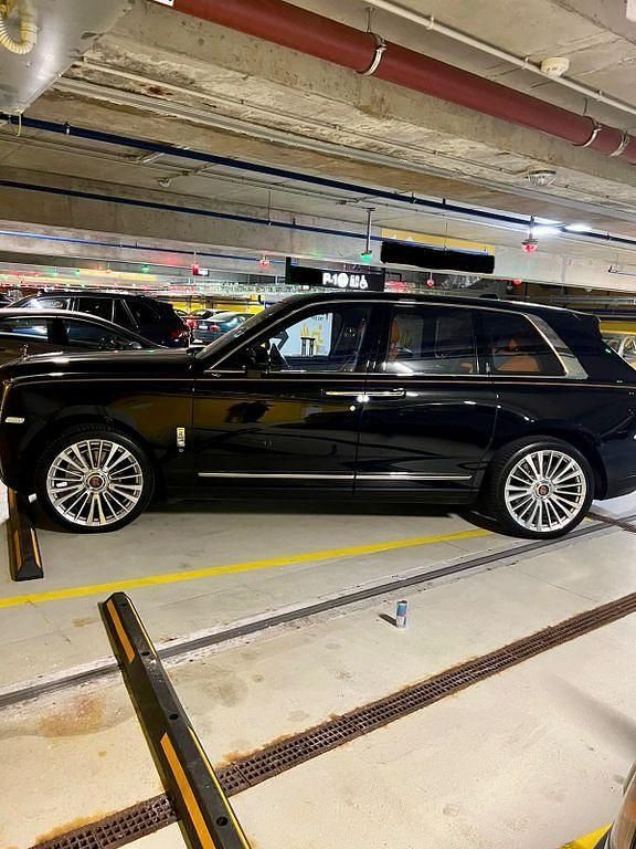 Gebraucht Rolls Royce Cullinan 571 PS (419 kW) 2022 Schwarz SUV