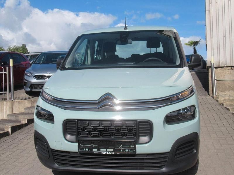 Grün Gebraucht 2019 Citroën Berlingo Live Van / Kleinbus | 13.790 € (Guter Preis) - Bild 1/4