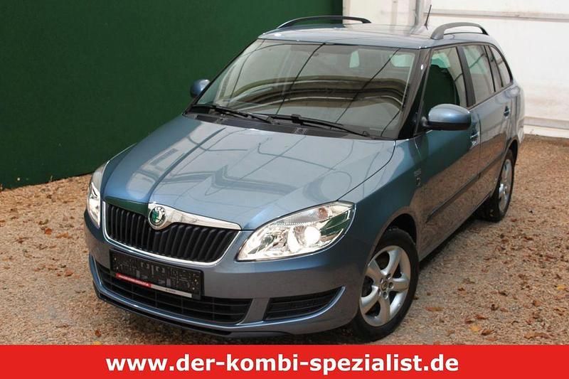 Sedamodra satine/satine blau Gebraucht 2012 Skoda Fabia Kombi | 8.990 € (Teuer) - Bild 1/4