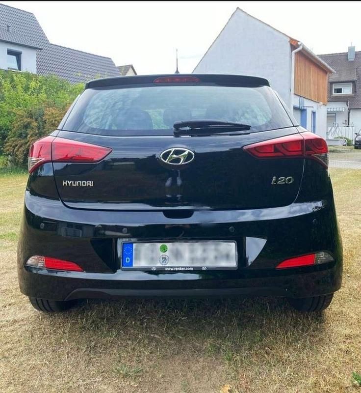 Gebraucht Hyundai i20 Active 101 PS (74 kW) 2016 Schwarz Limousine