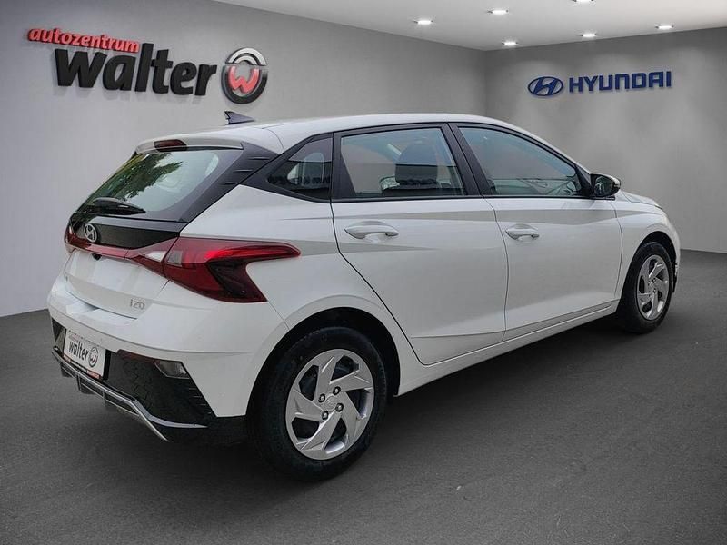 Neu Hyundai i20 Select 101 PS (74 kW) 2025 Weiß Limousine