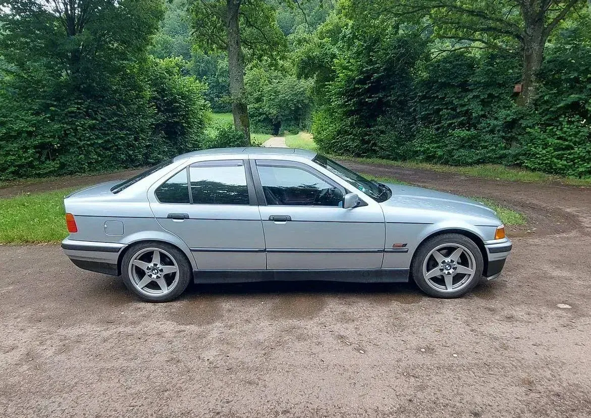 Second-hand BMW 320 150 CP (110 kW) 1994 Argintiu Berlinǎ