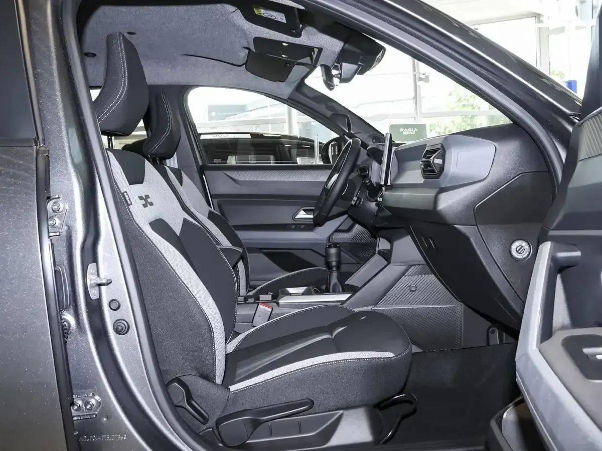 Neu Dacia Bigster Journey 140 PS (102 kW) 2026 Grau SUV