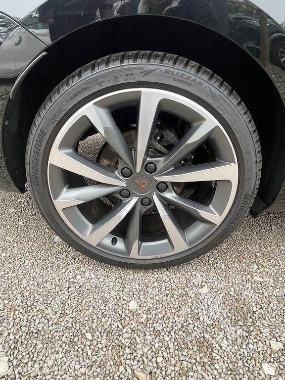 Second-hand Cupra Leon 150 CP (110 kW) 2024 Negru Berlinǎ