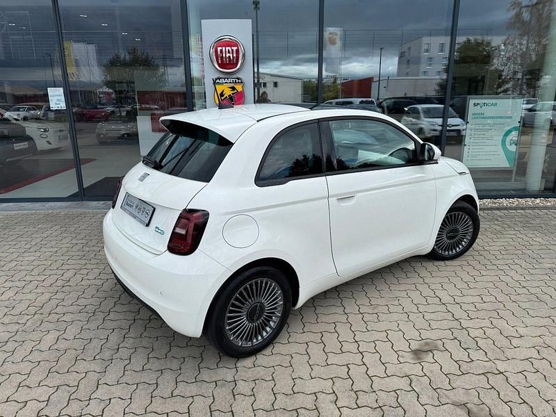 Gebraucht Fiat 500e Icon 86 kW (118 PS) 2021 Weiß Kleinwagen