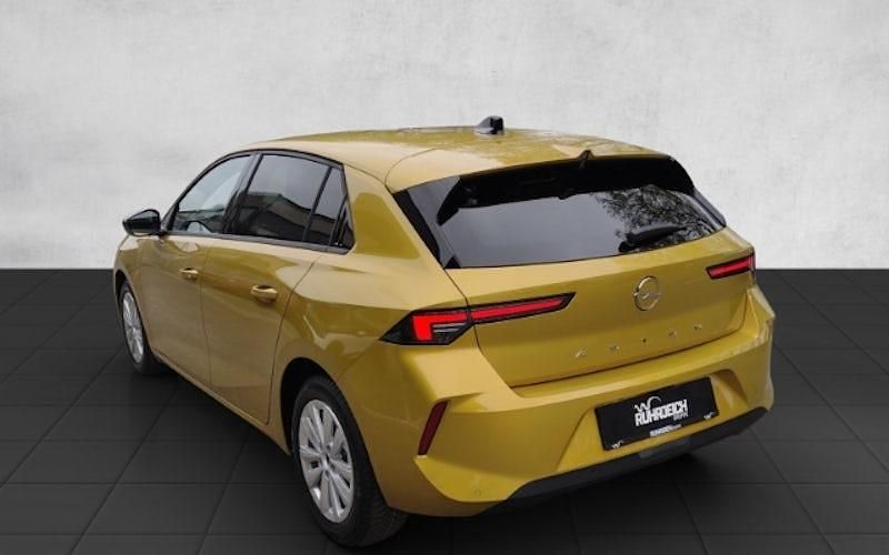 Gebraucht Opel Astra Enjoy 110 PS (80 kW) 2024 Gelb Limousine