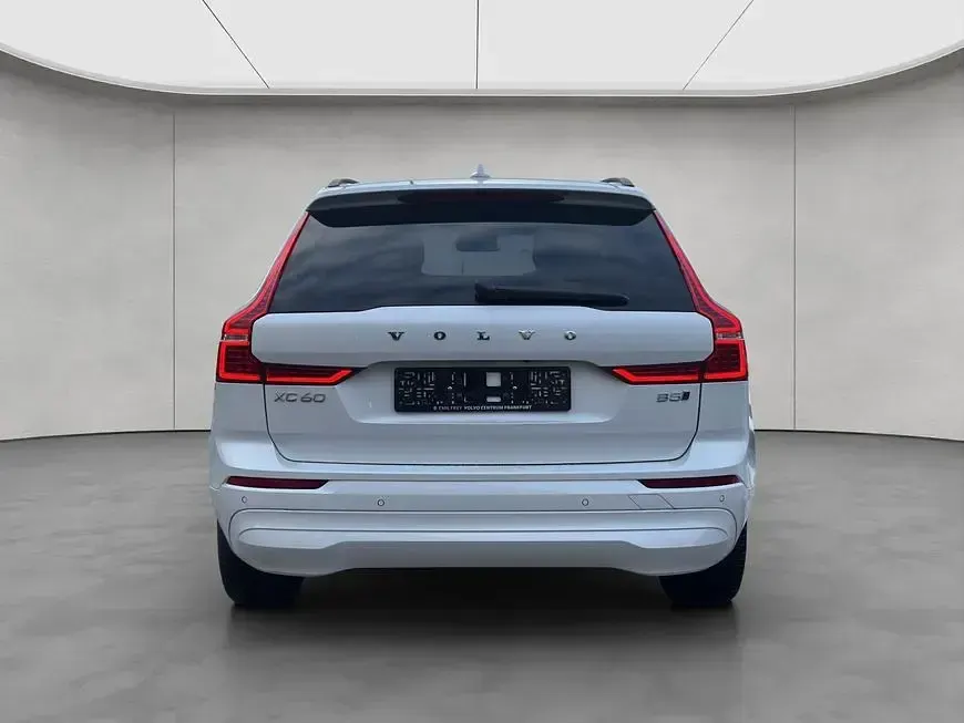 Gebraucht Volvo XC60 Core 250 PS (183 kW) 2024 Weiß SUV