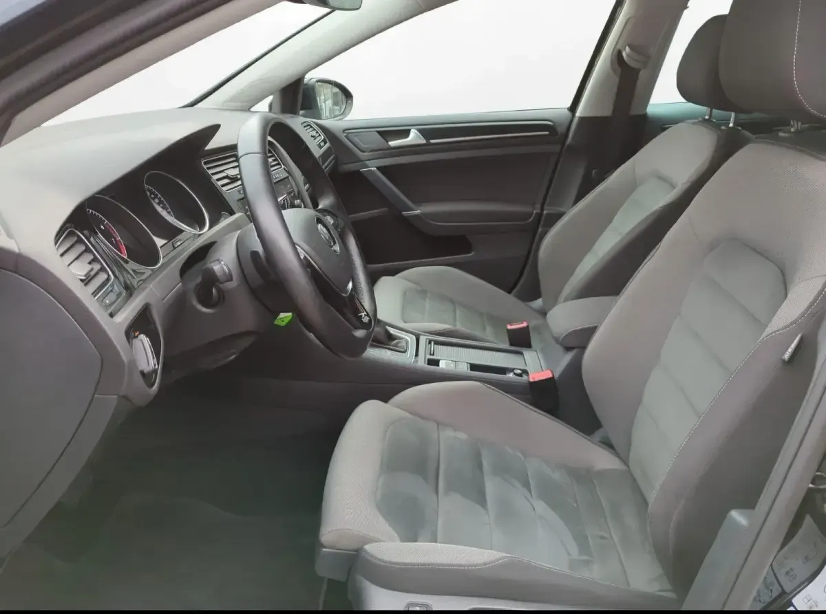 Gebraucht VW Golf VII Highline 150 PS (110 kW) 2019 Schwarz Kombi