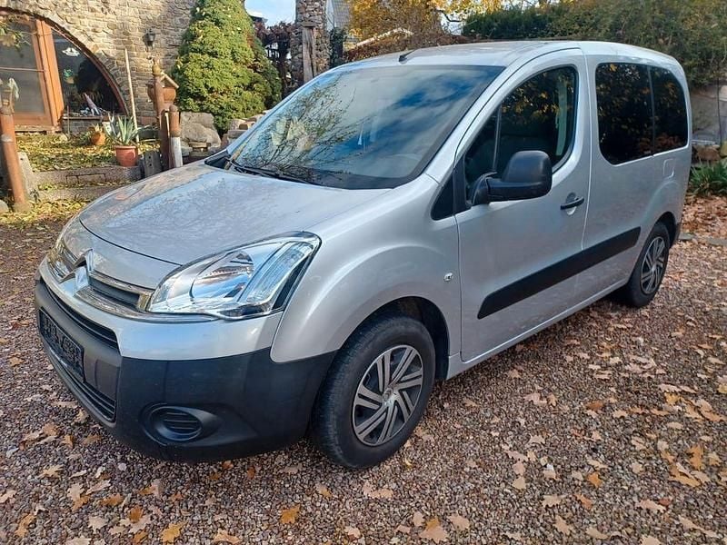 Grau Gebraucht 2012 Citroën Berlingo Attraction Van / Kleinbus | 5.200 € (Superpreis) - Bild 1/4