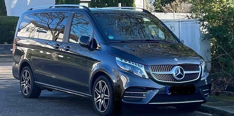 Grau Gebraucht 2023 Mercedes V300 AMG Van / Kleinbus | 66.100 € (Etwas zu teuer) - Bild 1/1