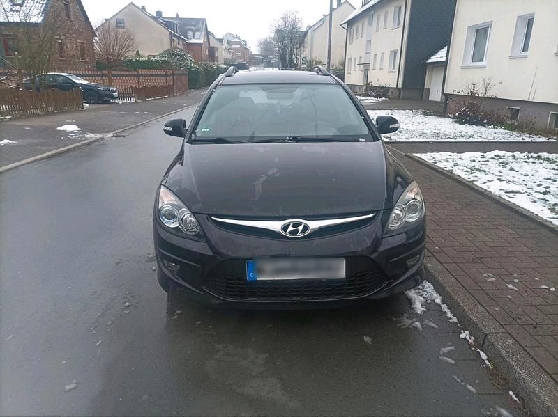 Schwarz Gebraucht 2011 Hyundai i30 Kombi | 1.700 € (Guter Preis) - Bild 1/4