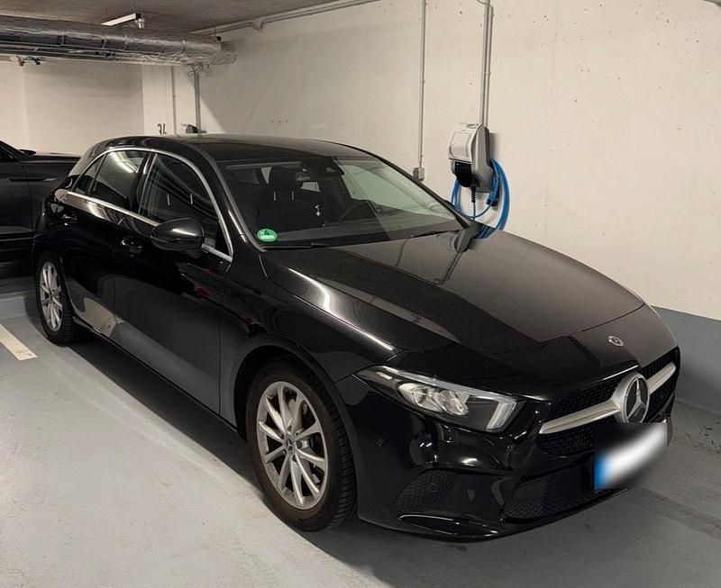 Gebraucht Mercedes A250 225 PS (165 kW) 2022 Schwarz Kleinwagen