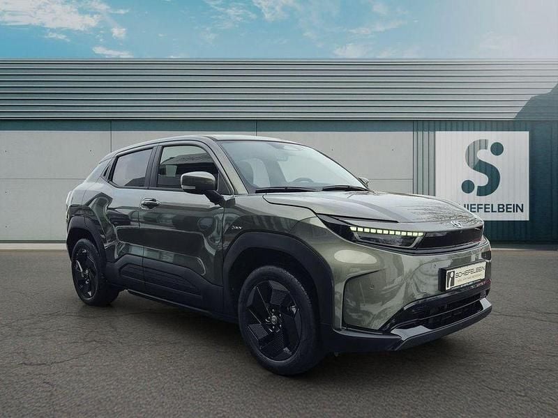 Neu Toyota Urban Cruiser 127 kW (174 PS) 2026 Land breeze green metallic SUV