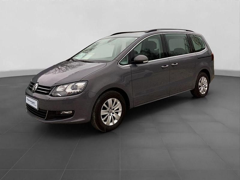 Gebraucht VW Sharan Comfortline 150 PS (110 kW) 2022 Grau Van / Kleinbus