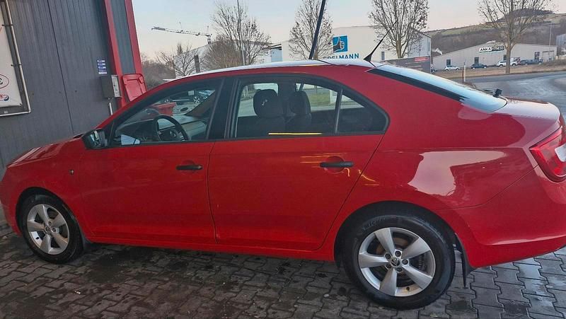 Gebraucht Skoda Rapid Active 86 PS (63 kW) 2014 Rot Limousine