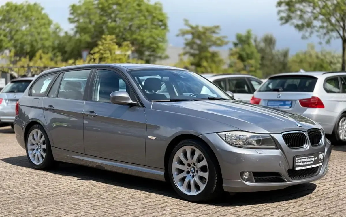 Gebraucht BMW 320 Comfort Edition 184 PS (135 kW) 2011 Grau Kombi