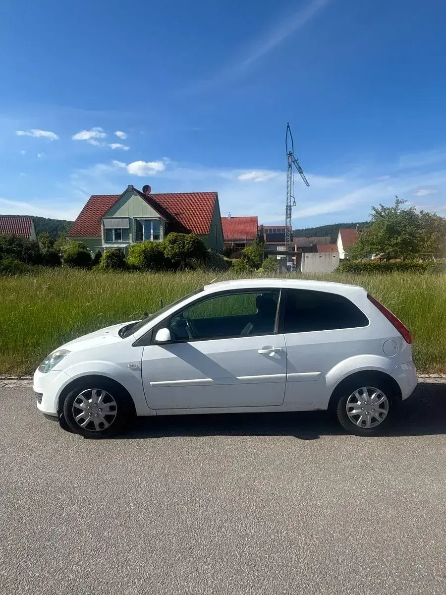 Gebraucht Ford Fiesta Style 69 PS (50 kW) 2008 Weiß Kleinwagen