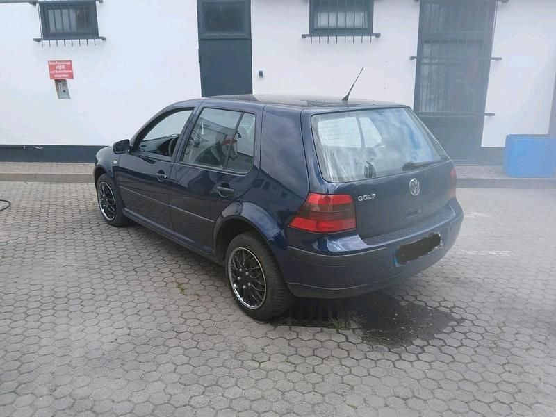 Blau Gebraucht 1999 VW Golf IV Kleinwagen | 600 € (Superpreis) - Bild 1/4