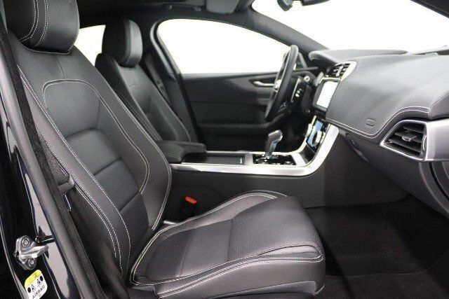 Gebraucht Jaguar XE R-Dynamic 179 PS (131 kW) 2019 Schwarz Limousine