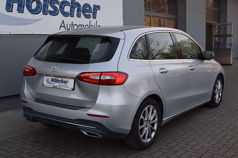 Gebraucht Mercedes B180 136 PS (100 kW) 2019 Silber Van / Kleinbus