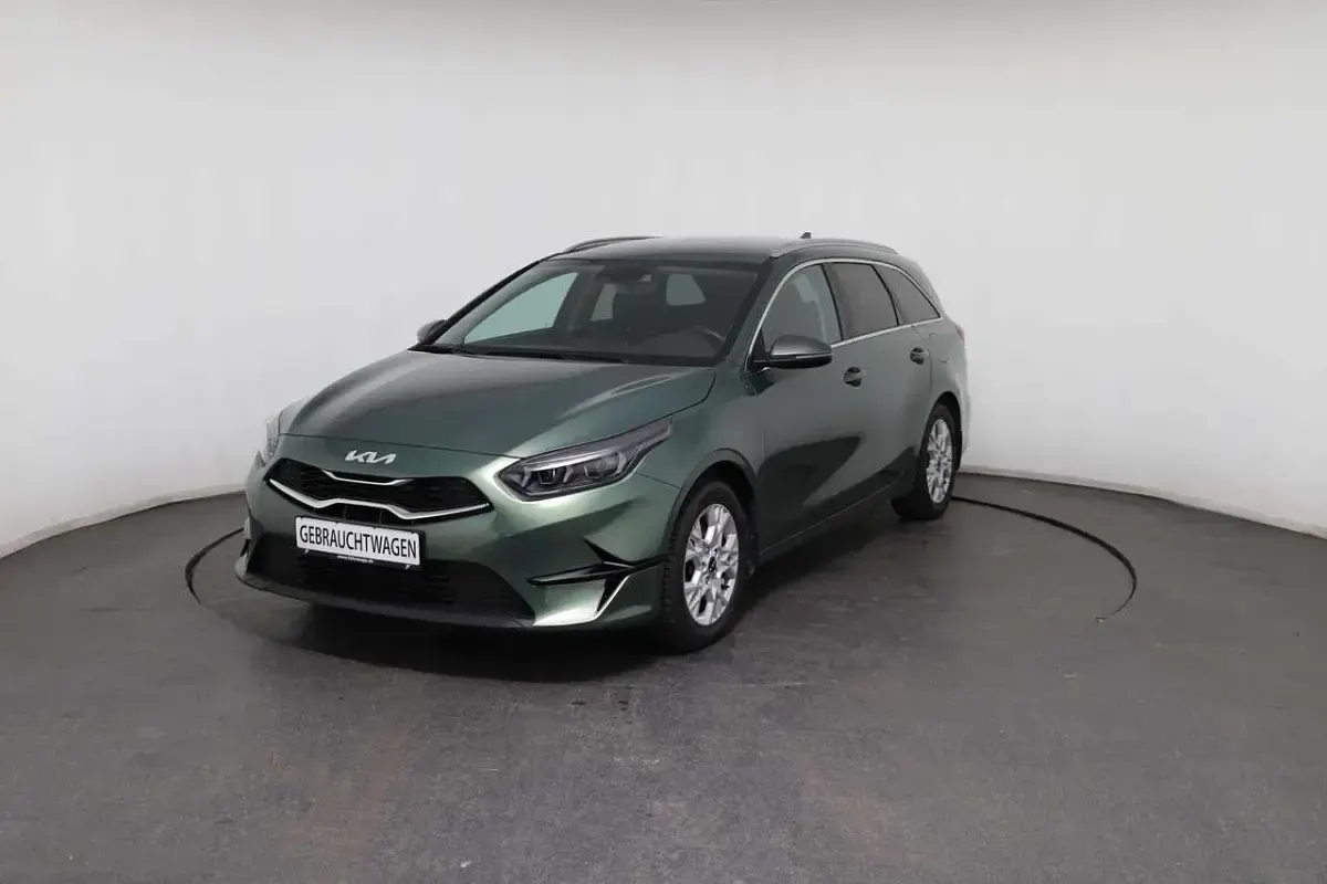 Gebraucht Kia Ceed Gold 160 PS (117 kW) 2024 Experience green Kleinwagen