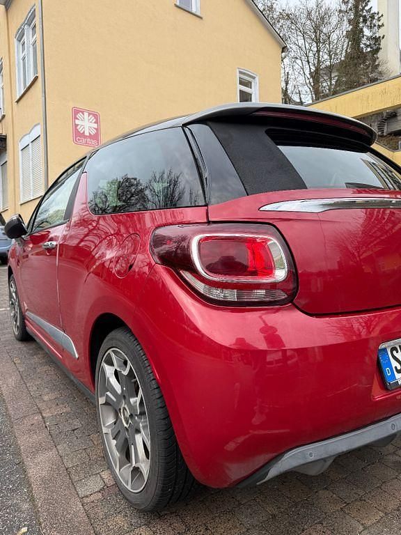 Rot Gebraucht 2013 Citroën DS3 Prestige Kleinwagen | 5.990 € (Fairer Preis) - Bild 1/4