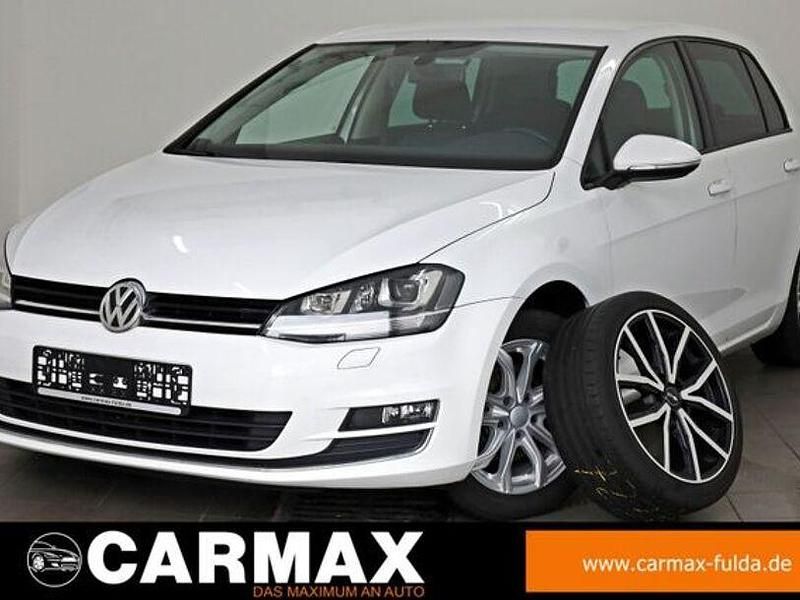 Pure white (metallic) Gebraucht 2014 VW Golf VII Highline Limousine | 9.900 € (Guter Preis) - Bild 1/4