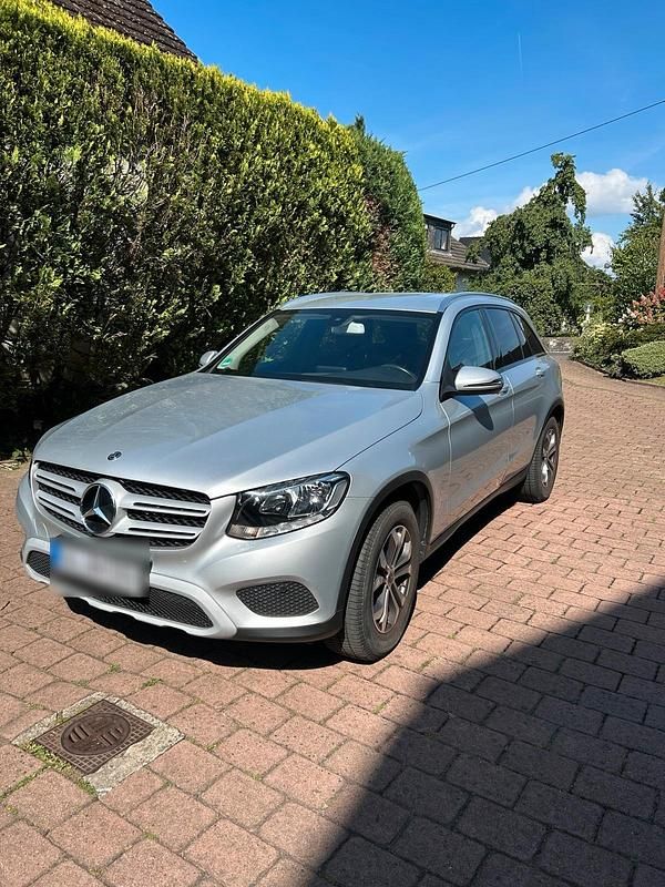 Silber Gebraucht 2018 Mercedes GLC250 SUV | 26.900 € (Superpreis) - Bild 1/4