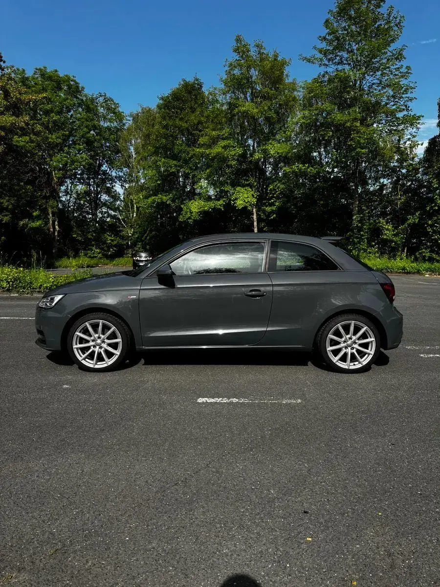 Gebraucht Audi A1 S-Line 125 PS (91 kW) 2016 Grau Kleinwagen