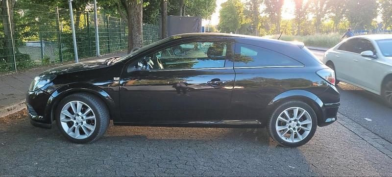 Schwarz Gebraucht 2010 Opel Astra Coupé | 1.800 € (Superpreis) - Bild 1/4