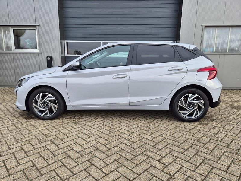 Neu Hyundai i20 Trend 90 PS (66 kW) 2026 Lumen grey Kleinwagen