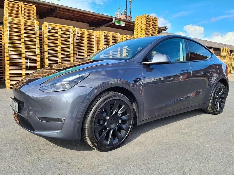 Gebraucht Tesla Model Y Standard Range 219 kW (299 PS) 2023 Midnight silver SUV