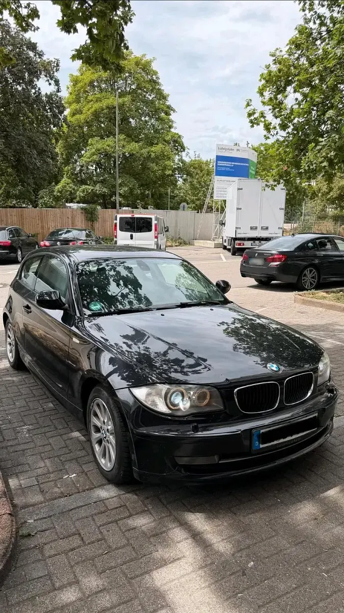 Gebraucht BMW 116 116 PS (85 kW) 2011 Schwarz Kleinwagen