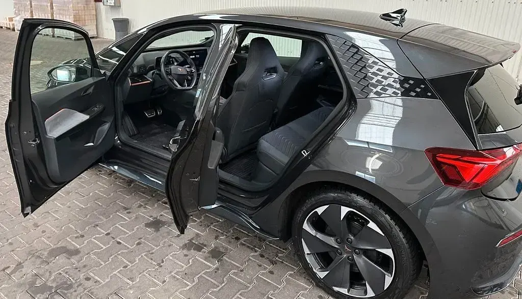 Second-hand Cupra Born 150 kW (204 CP) 2022 Negru Hatchback