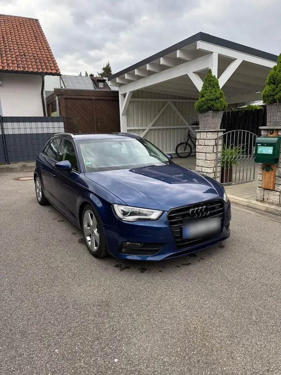 Gebraucht Audi A3 Sportback Ambiente 179 PS (131 kW) 2013 Blau Kleinwagen
