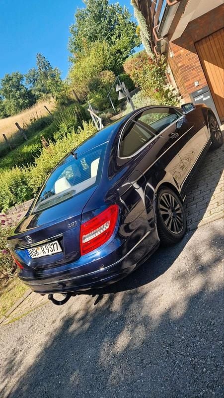 Blau Gebraucht 2011 Mercedes C220 Coupé | 7.000 € (Fairer Preis) - Bild 1/4