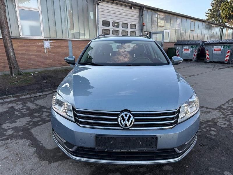 Gebraucht VW Passat 140 PS (102 kW) 2013 Blau Kombi