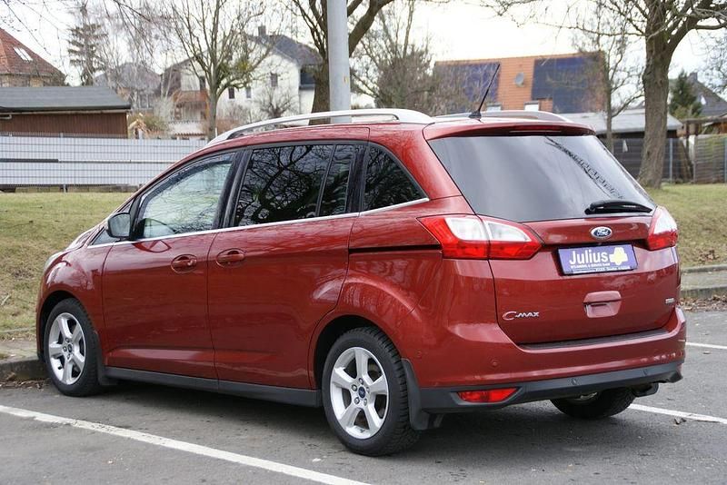 Gebraucht Ford Grand C-Max Titanium 150 PS (110 kW) 2015 Rot Van / Kleinbus