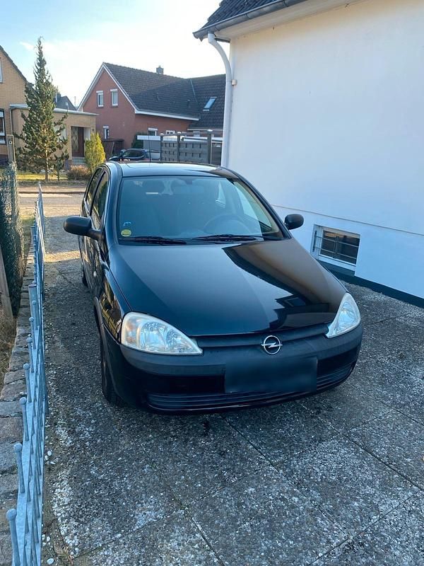 Używany Opel Corsa 75 KM (55 kW) 2002 Czarny Hatchback