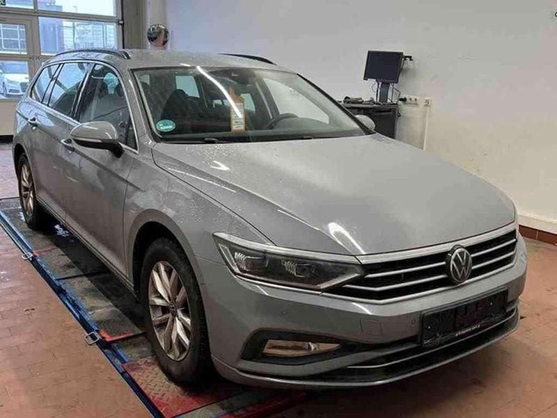 Gebraucht VW Passat Business 150 PS (110 kW) 2024 Mondsteingrau Kombi