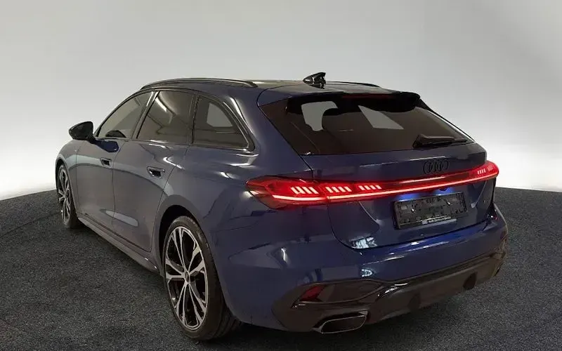Neu Audi A5 Sport 204 PS (150 kW) 2026 Blau Kombi
