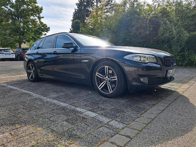 Gebraucht BMW 520 190 PS (139 kW) 2012 Grau Kombi