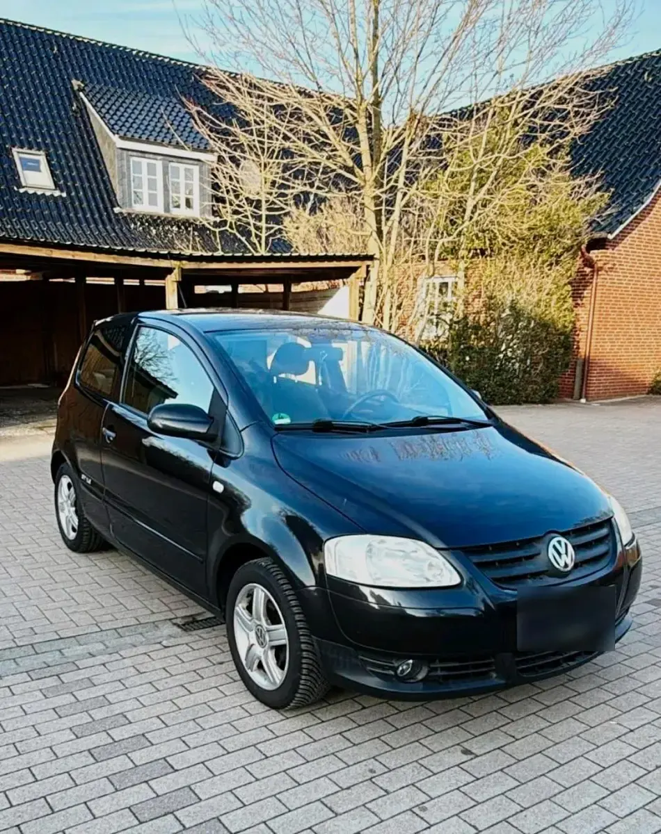 Gebraucht VW Fox 54 PS (39 kW) 2010 Schwarz Kleinwagen