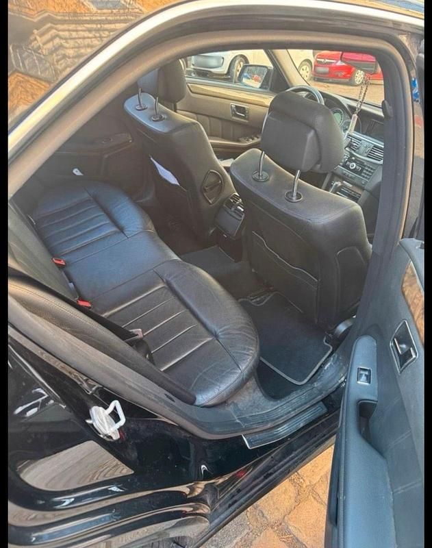 Gebraucht Mercedes E220 170 PS (125 kW) 2011 Schwarz Limousine