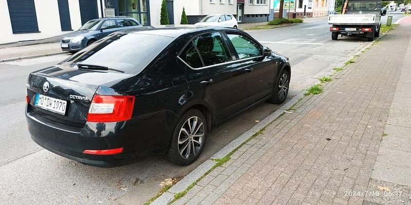 Schwarz Gebraucht 2015 Skoda Octavia Limousine | 5.500 € (Superpreis) - Bild 1/2